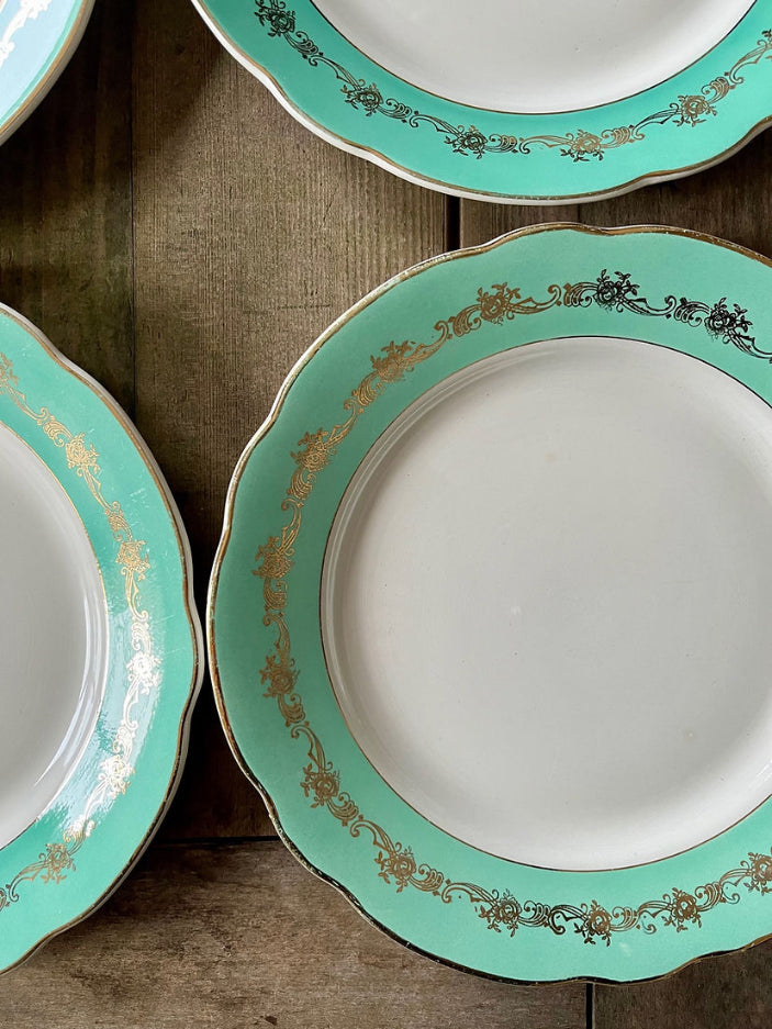 11 assiettes plates