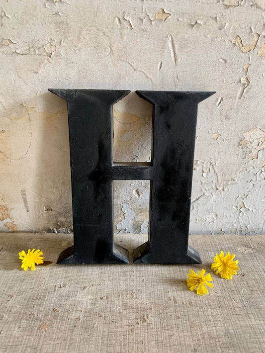 Lettre métallique vintage « H »