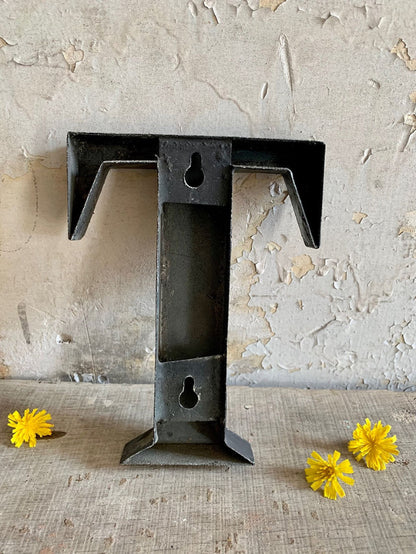 Lettre métalliques vintage « T »