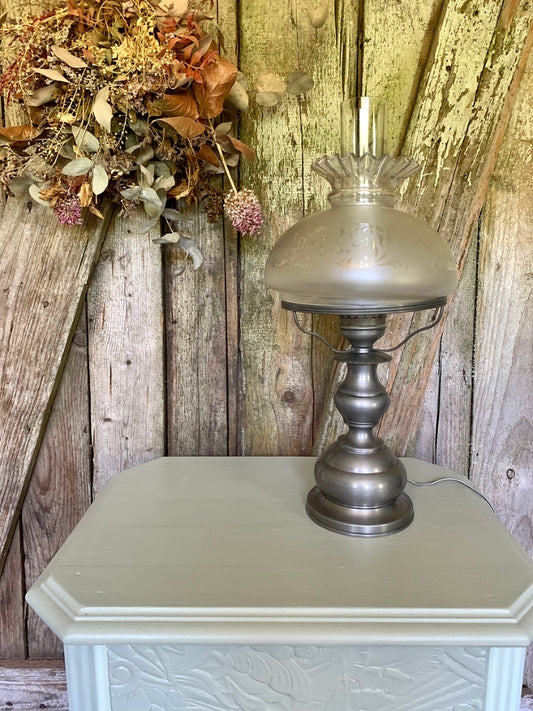 Lampe en verre et étain