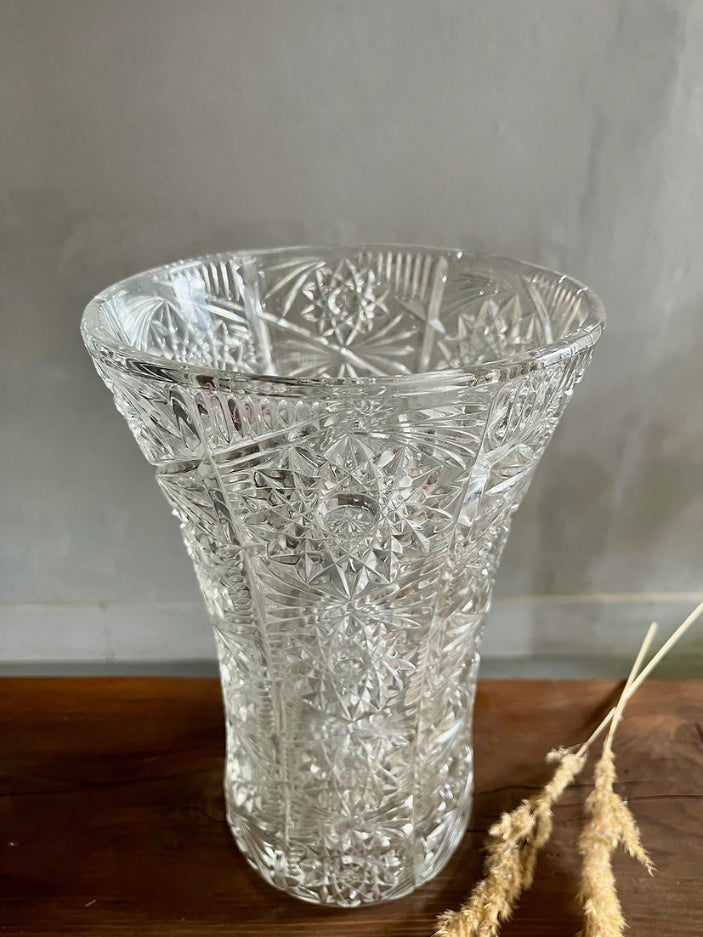 Grand vase en verre ciselé