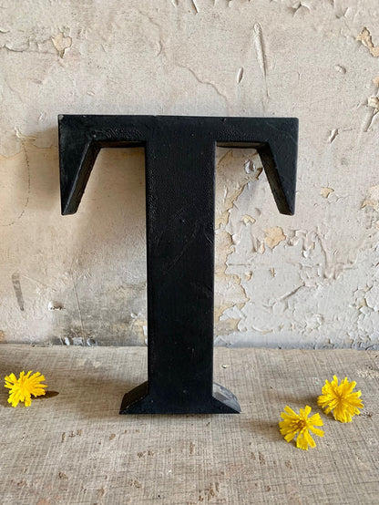 Lettre métalliques vintage « T »