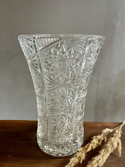 Grand vase en verre ciselé