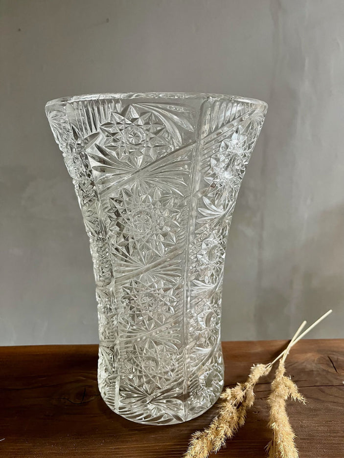 Grand vase en verre ciselé