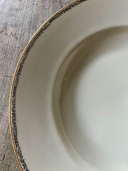 8 assiettes creuses en porcelaine