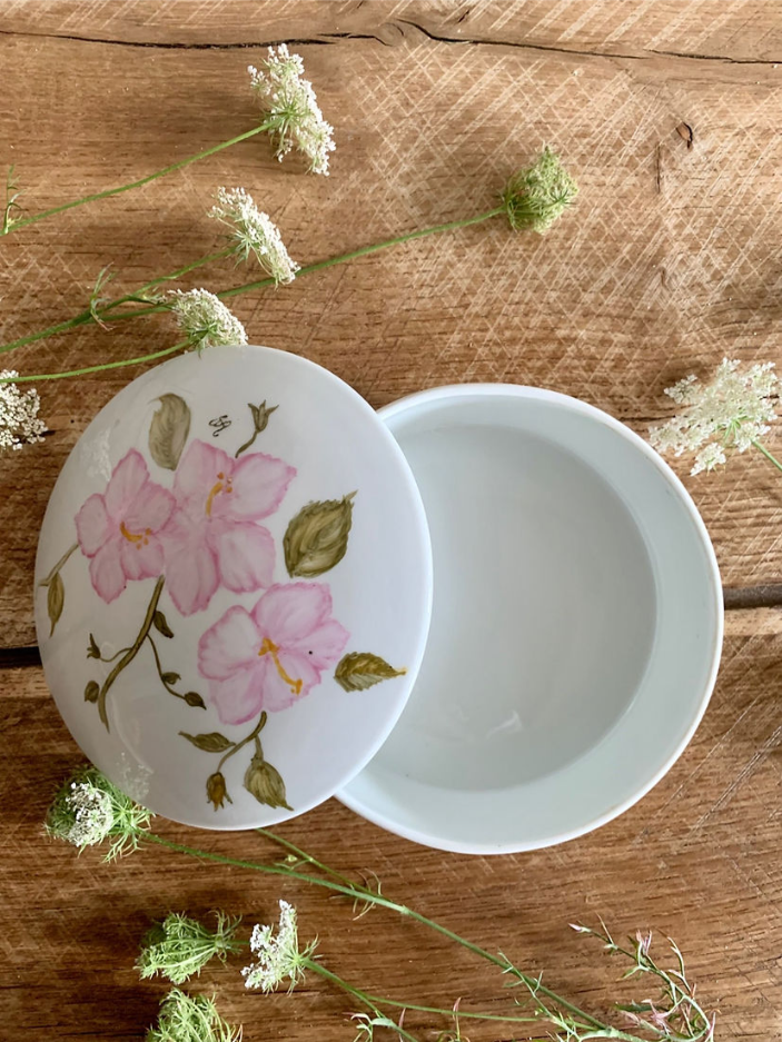 Boîte en porcelaine motif fleurs
