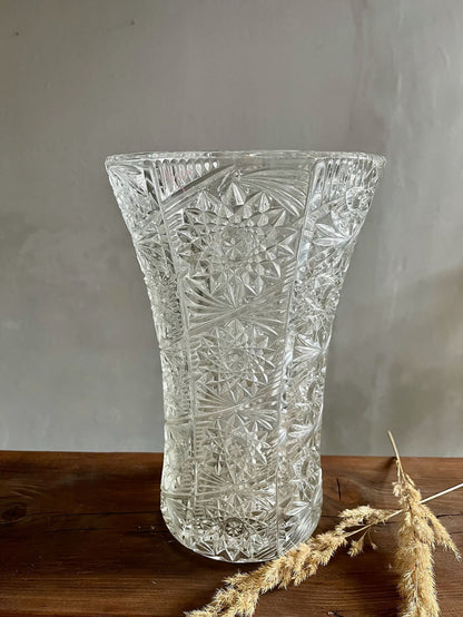 Grand vase en verre ciselé