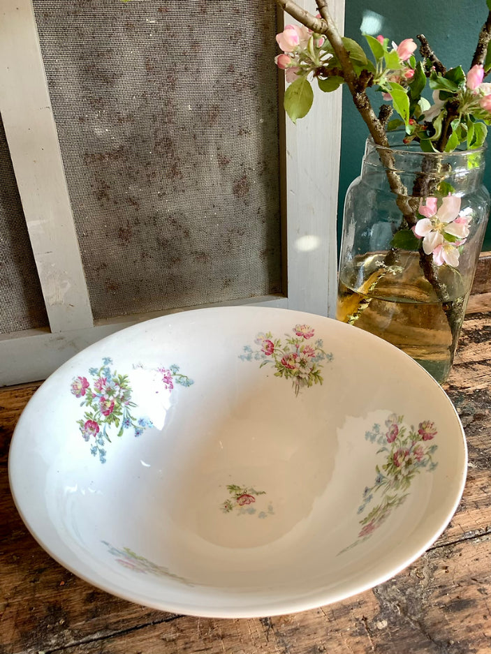 Saladier en porcelaine motifs fleuris