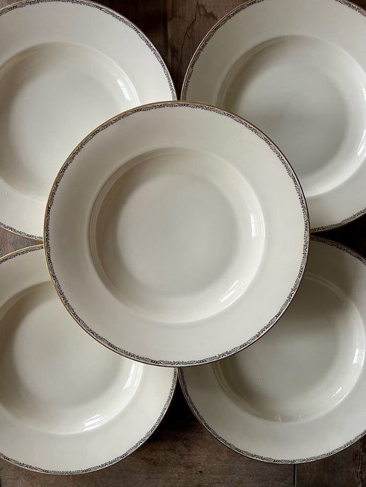 8 assiettes creuses en porcelaine