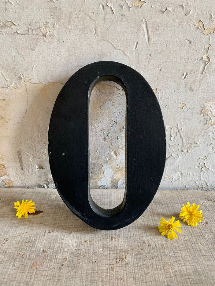 Lettre métallique vintage « O »