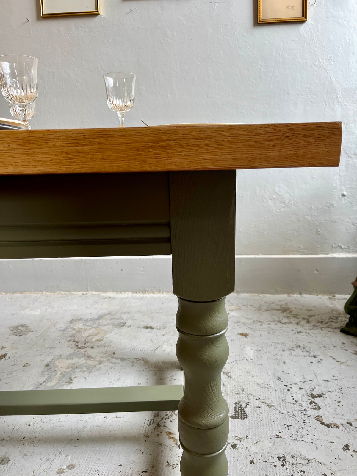 Table à manger vert et bois