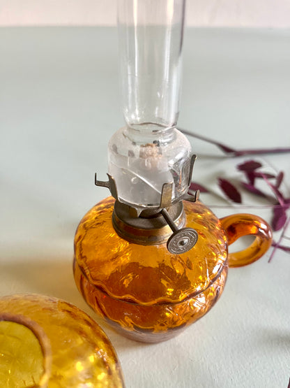 Lampe à huile en verre jaune   Patine