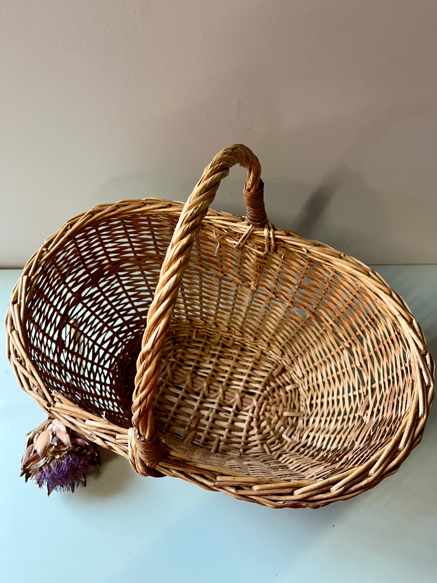 Panier en osier vintage