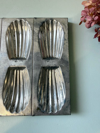 Moule à madeleine métallique de 12 petites pièces