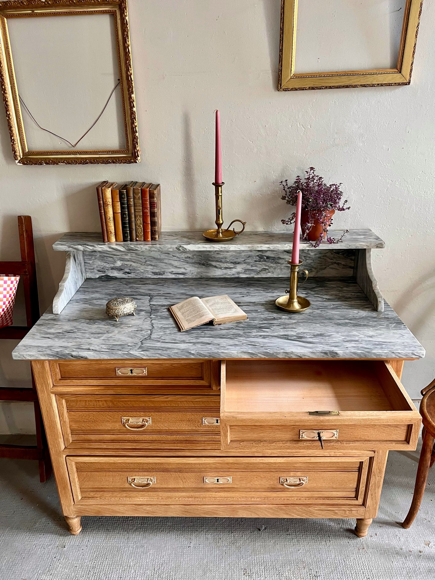 Commode plateau en marbre gris  Meubles Patine