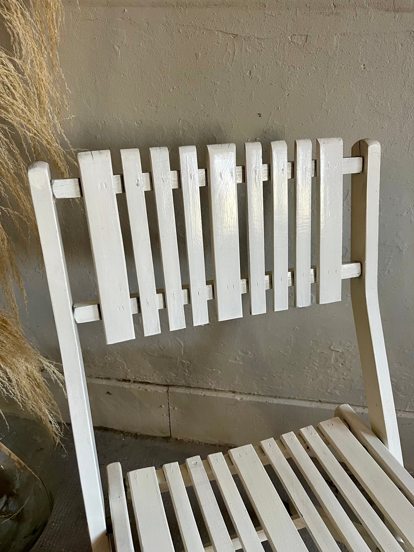 Chaise pliante de jardin en bois peinture blanche  Meubles Patine