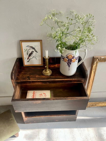 Meuble d’atelier- étagère patinée