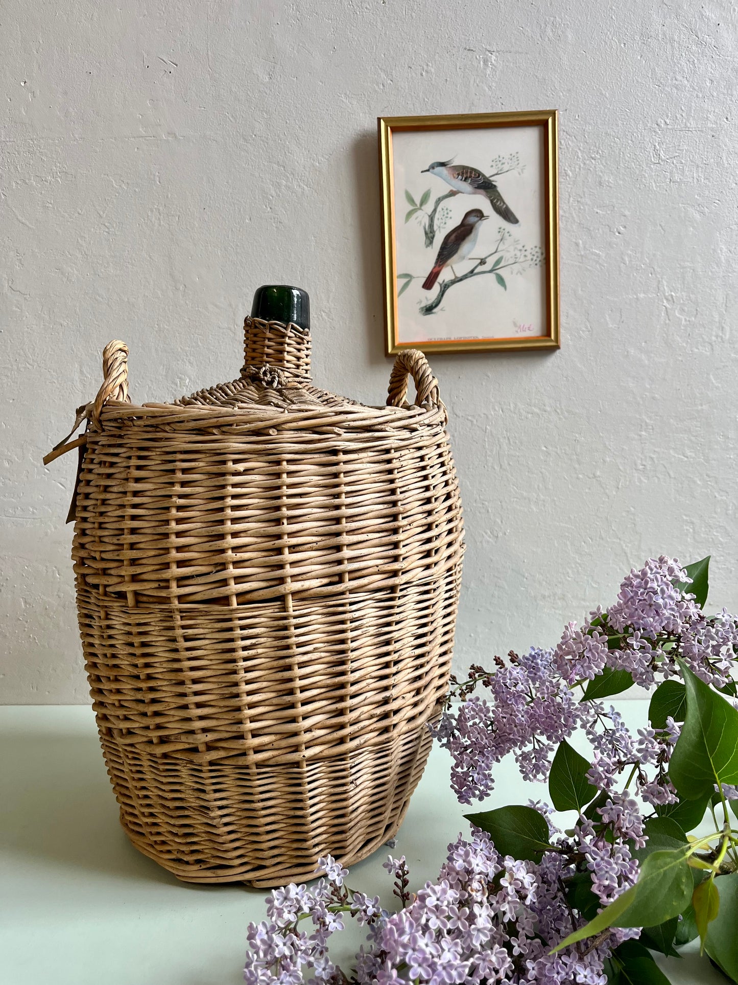 Dame Jeanne ancienne dans son panier