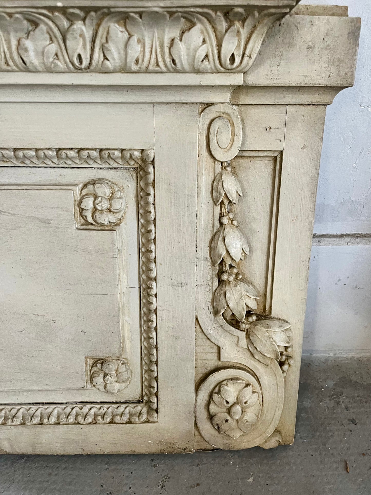 Panneau mural sculpté ancien