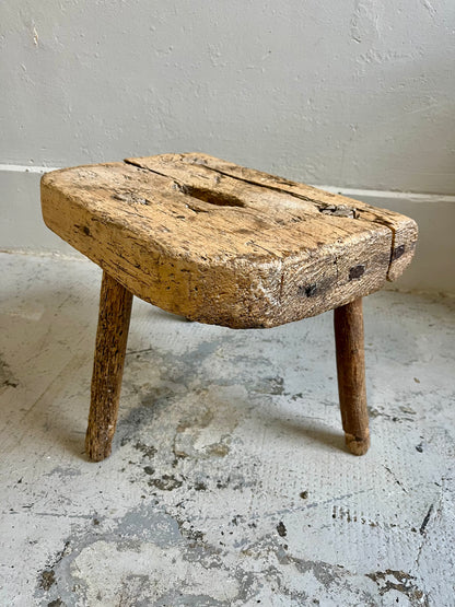 Tabouret de ferme ancien en bois