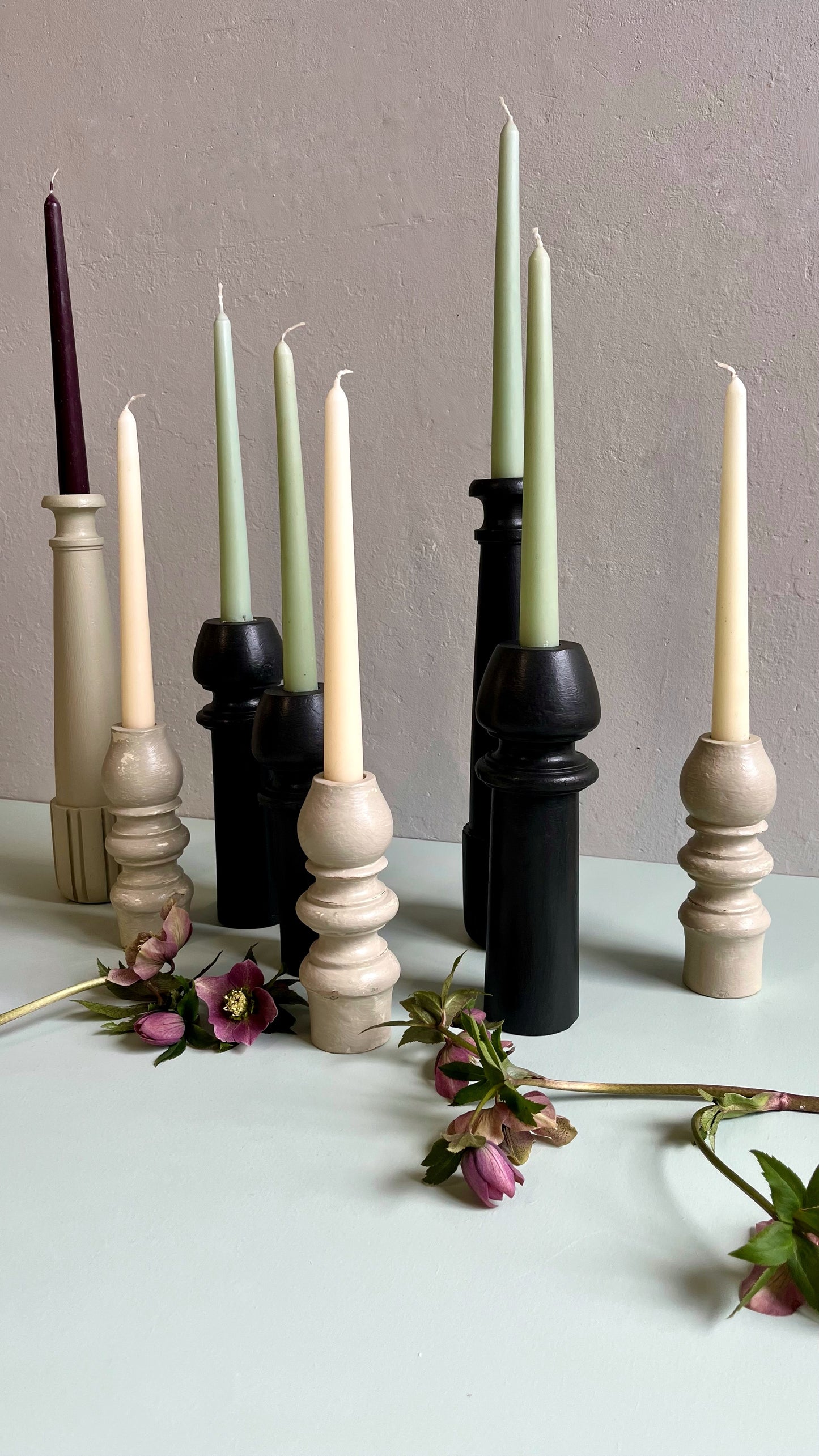 Bougeoir en bois sculpté beige