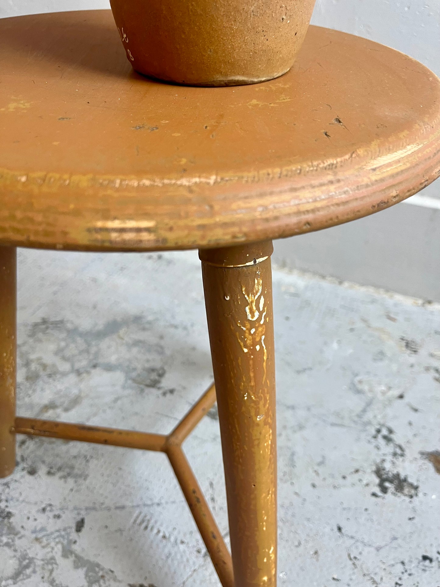 Tabouret d’atelier vintage patiné