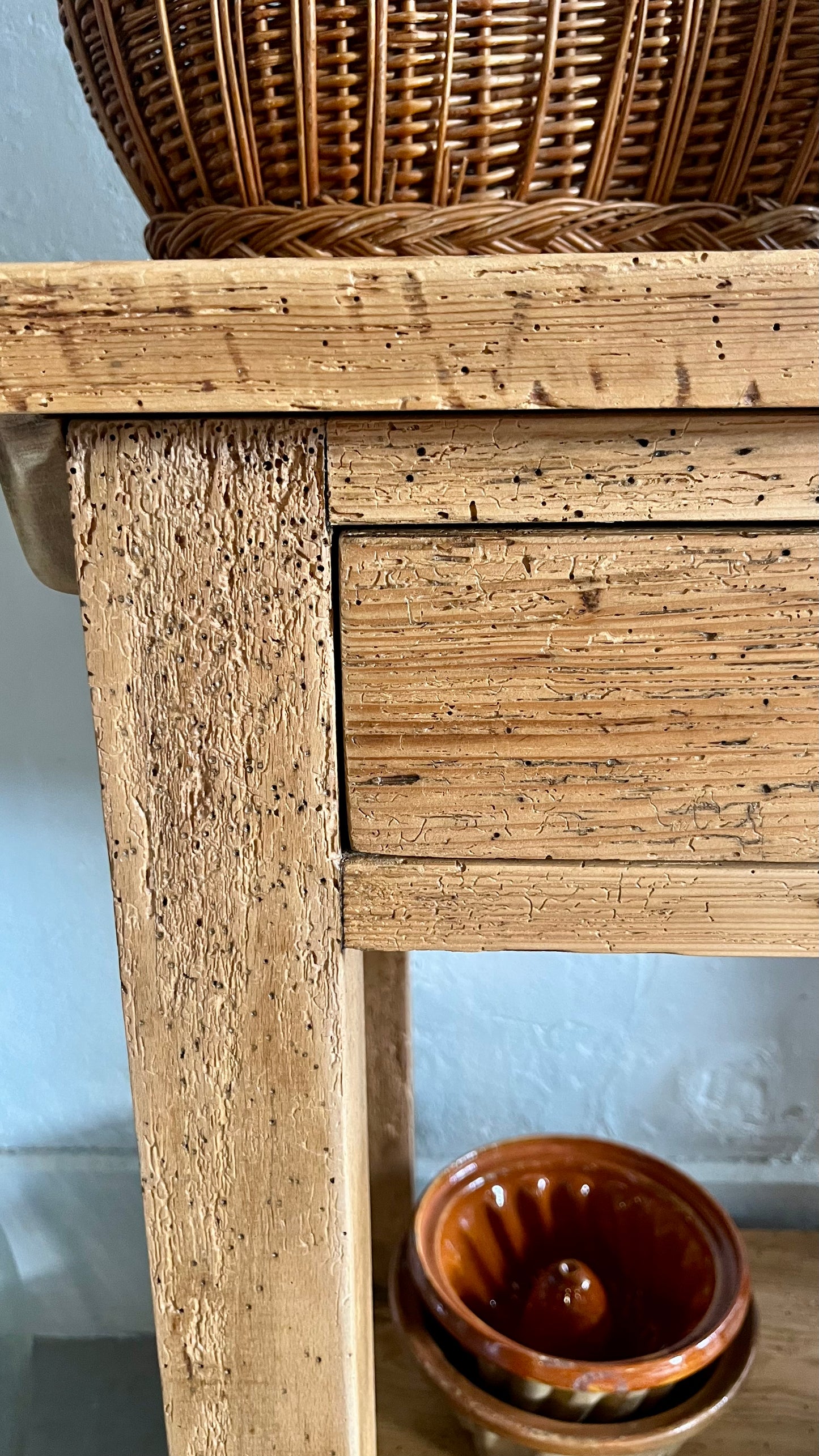 Petit établi ancien avec tiroir   Patine