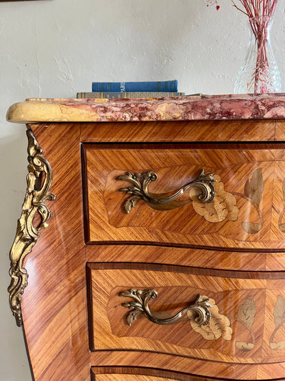Chiffonier Louis XV en bois et marbre   Patine