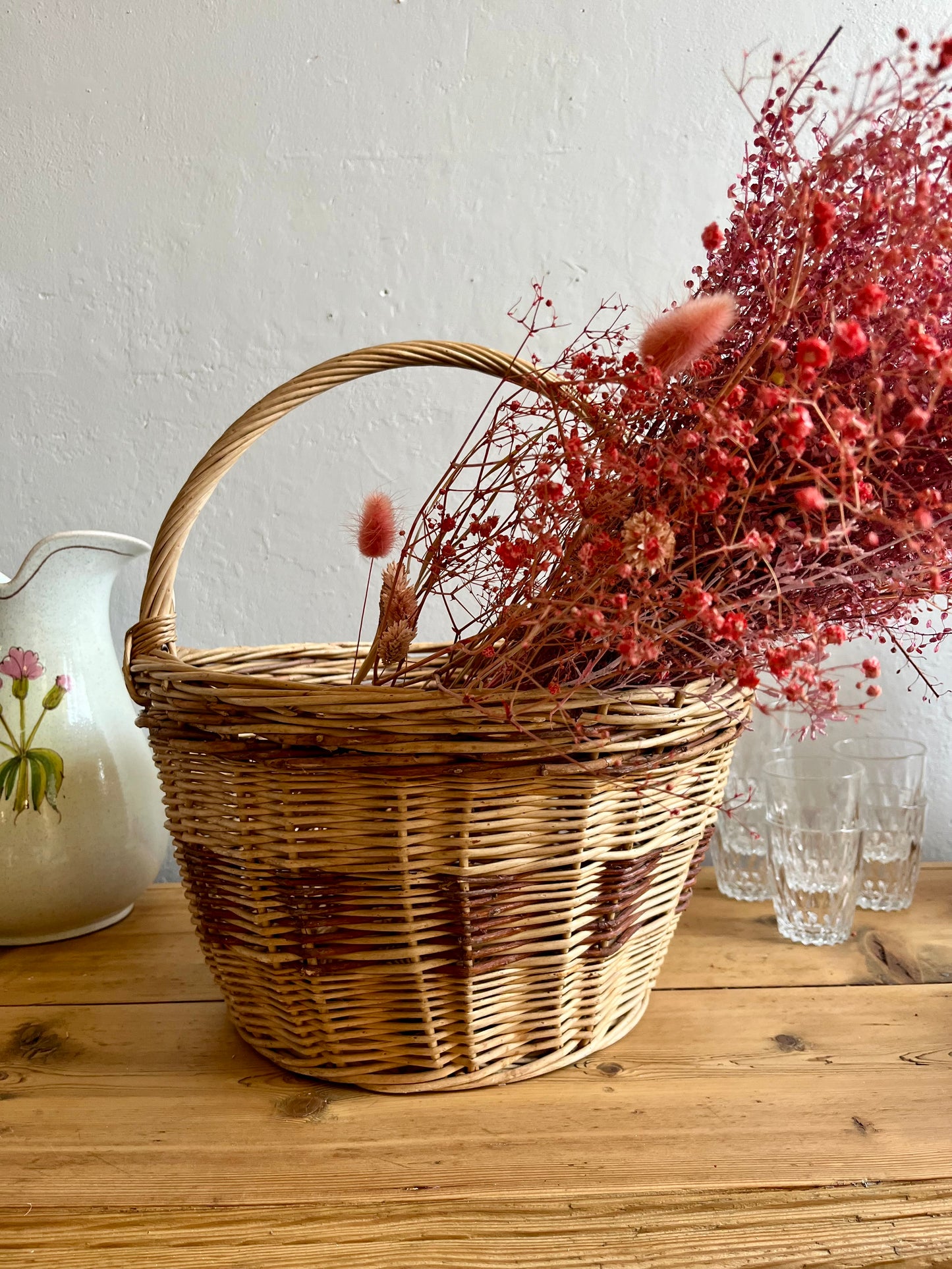 Panier ancien en osier bi couleur   Patine