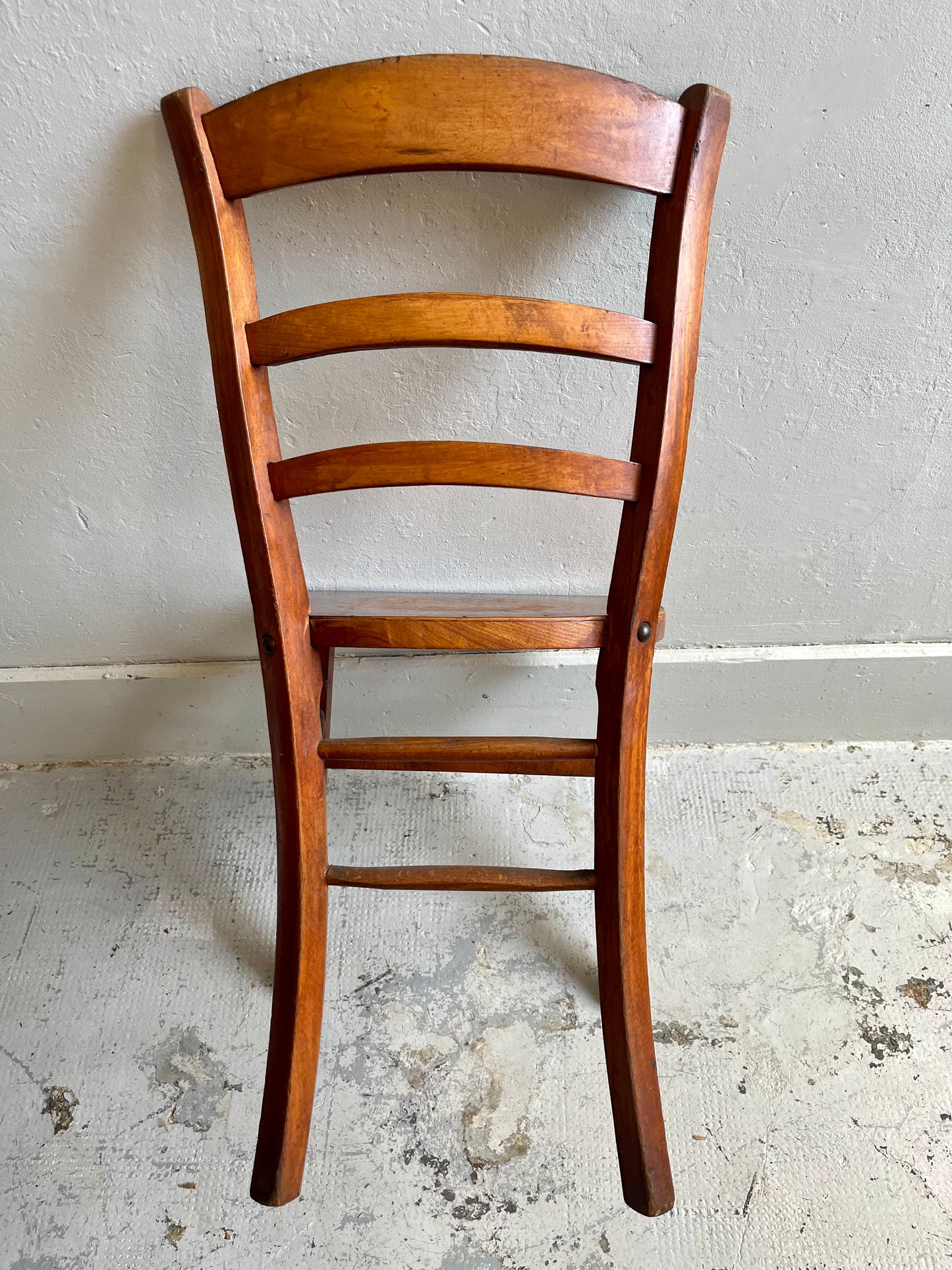 Chaise bistrot ancienne assise gravée bois foncé