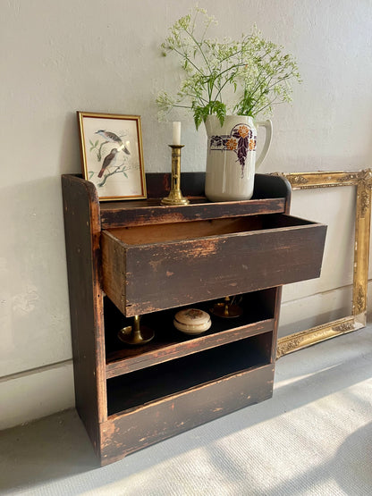 Meuble d’atelier- étagère patinée