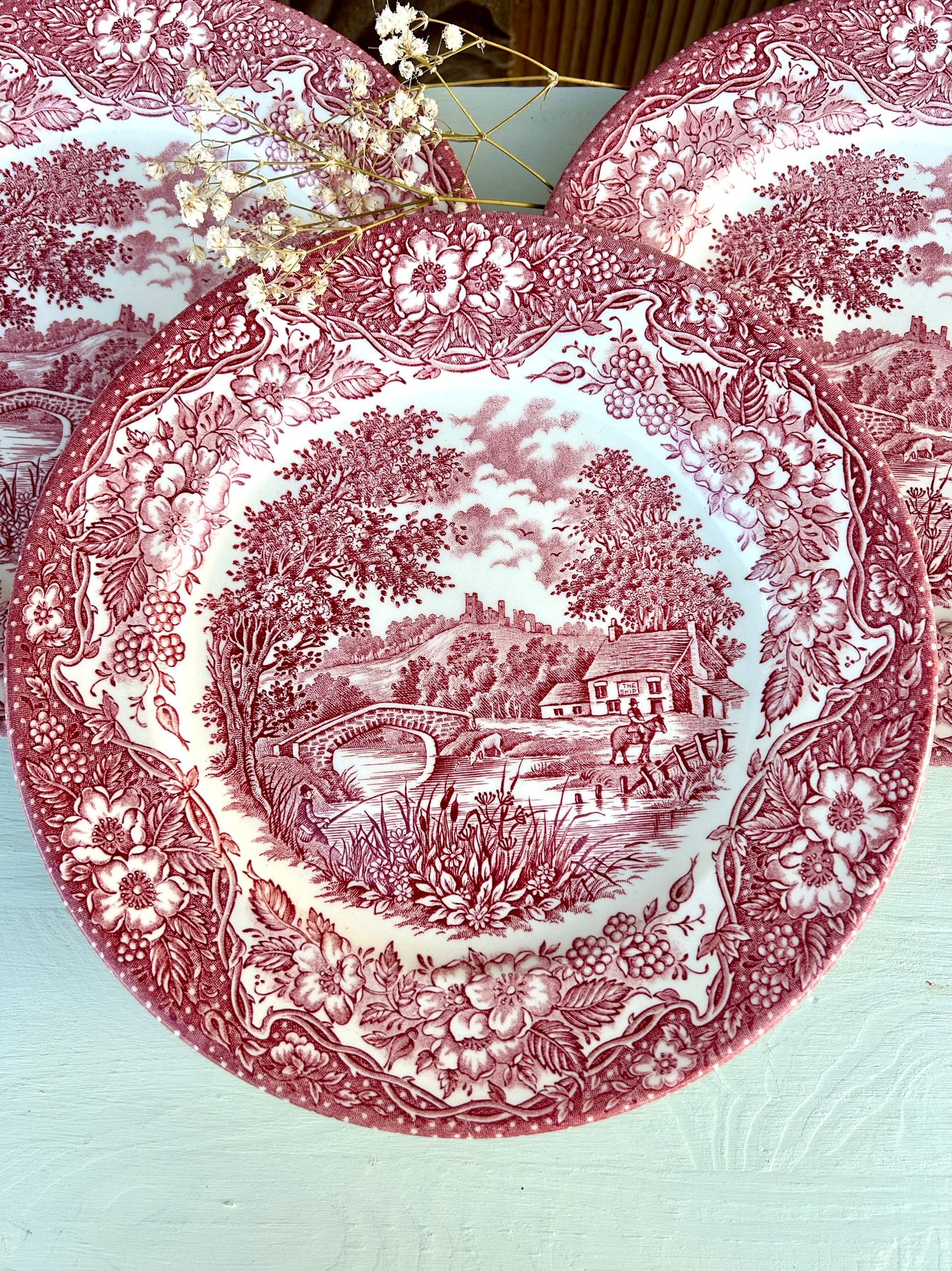 Assiettes plates en faïence rouge style anglais- lot de 3