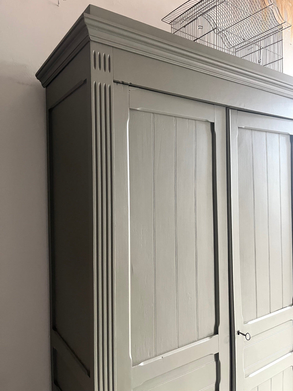 Armoire verte style parisienne   Patine