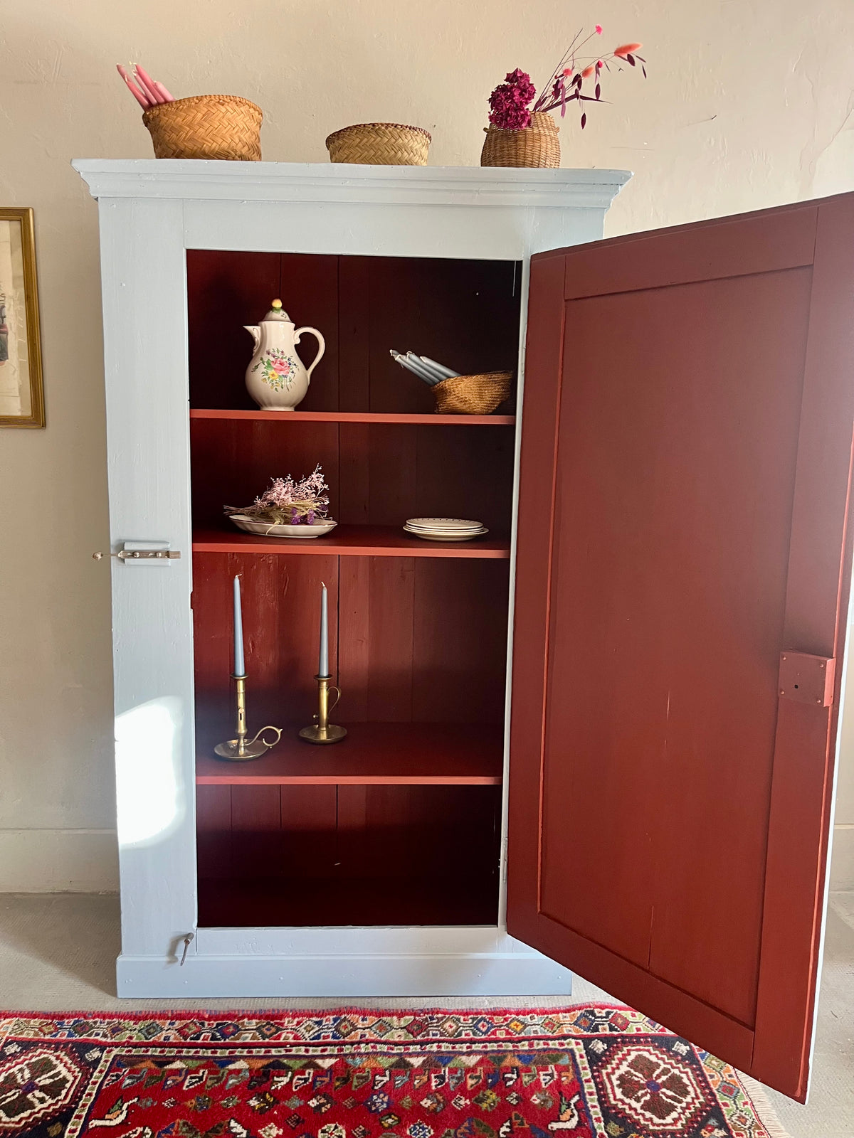 Bonnetière ancienne bleu gris et bordeaux  Meubles Patine
