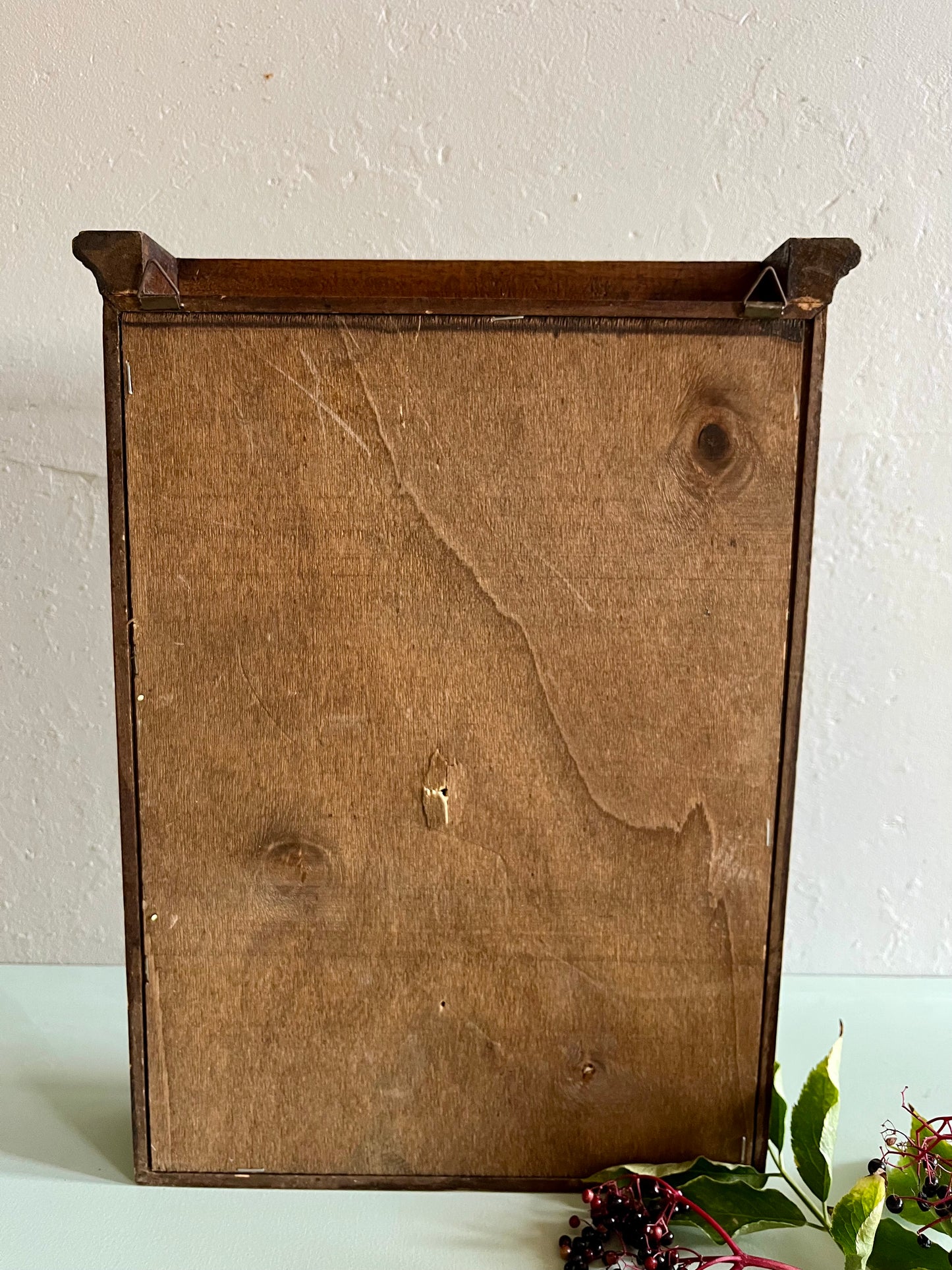 Boîte à clés ancienne avec lithographie  Décoration Patine