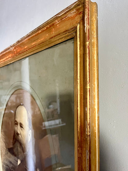 Portrait ancien sous cadre