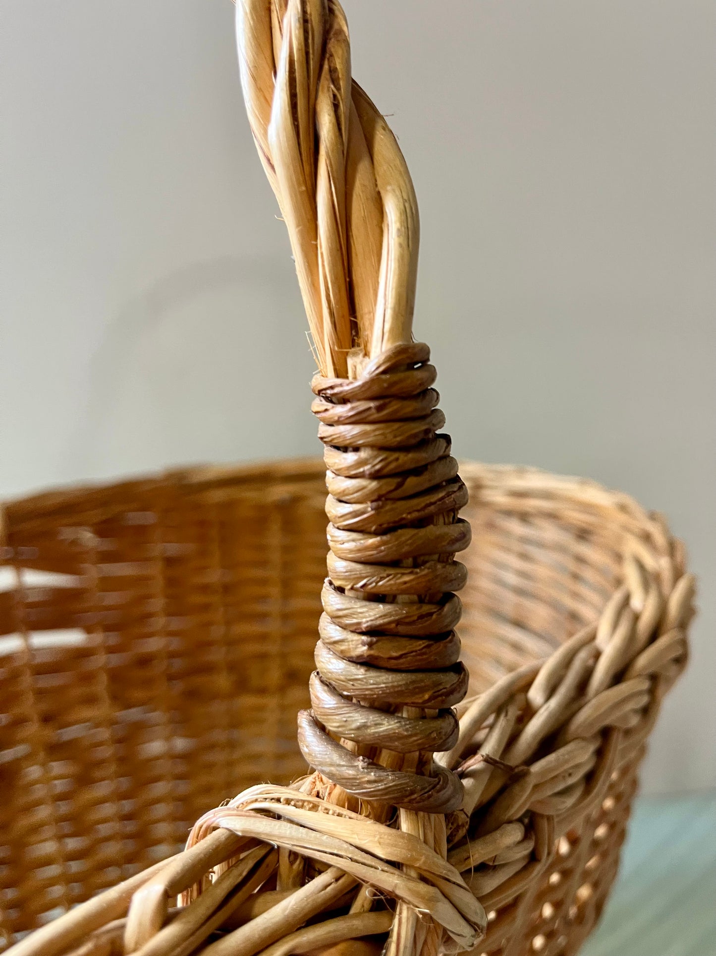 Panier en osier vintage