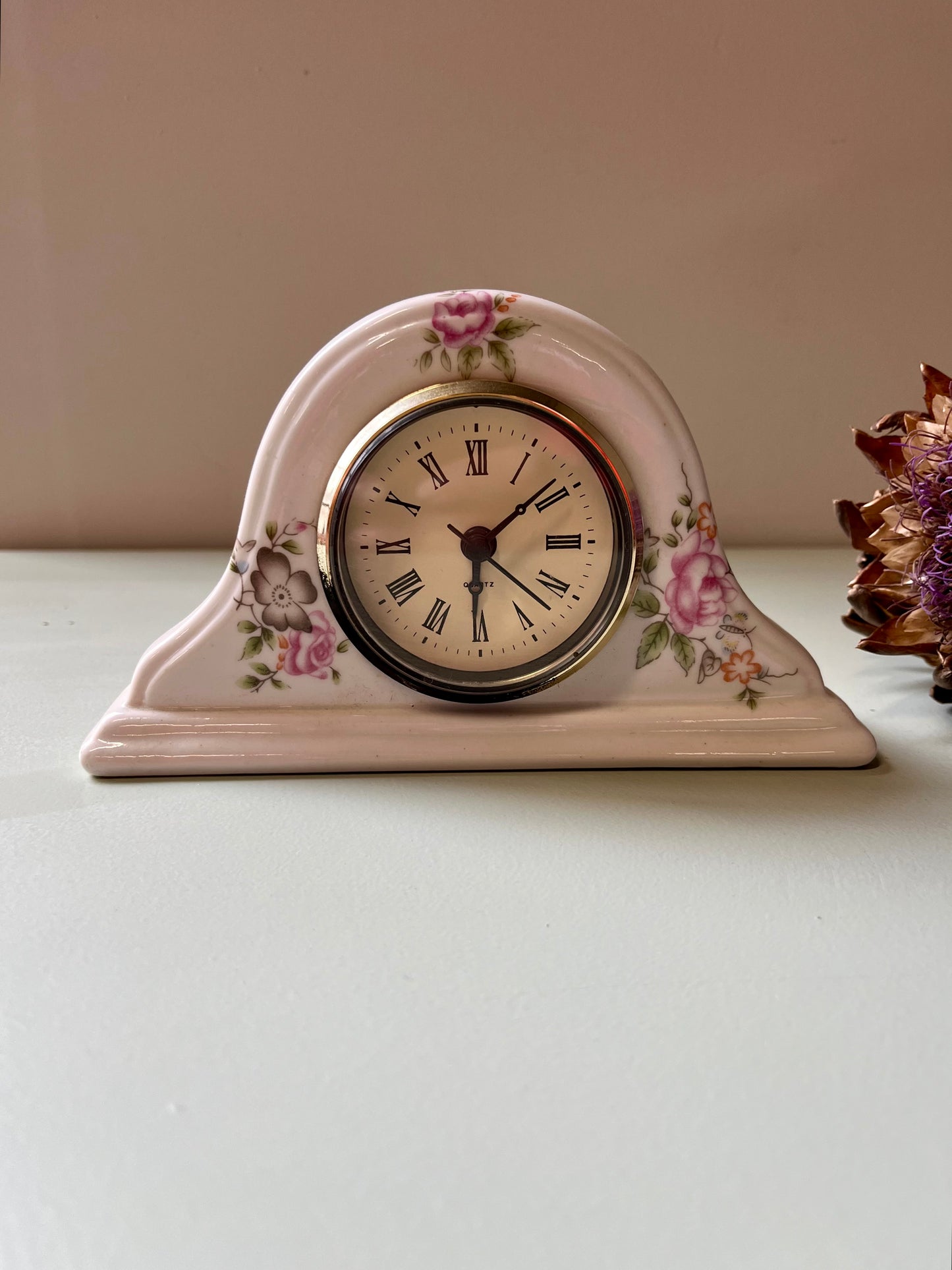 Petite horloge ancienne en céramique « Quartz »