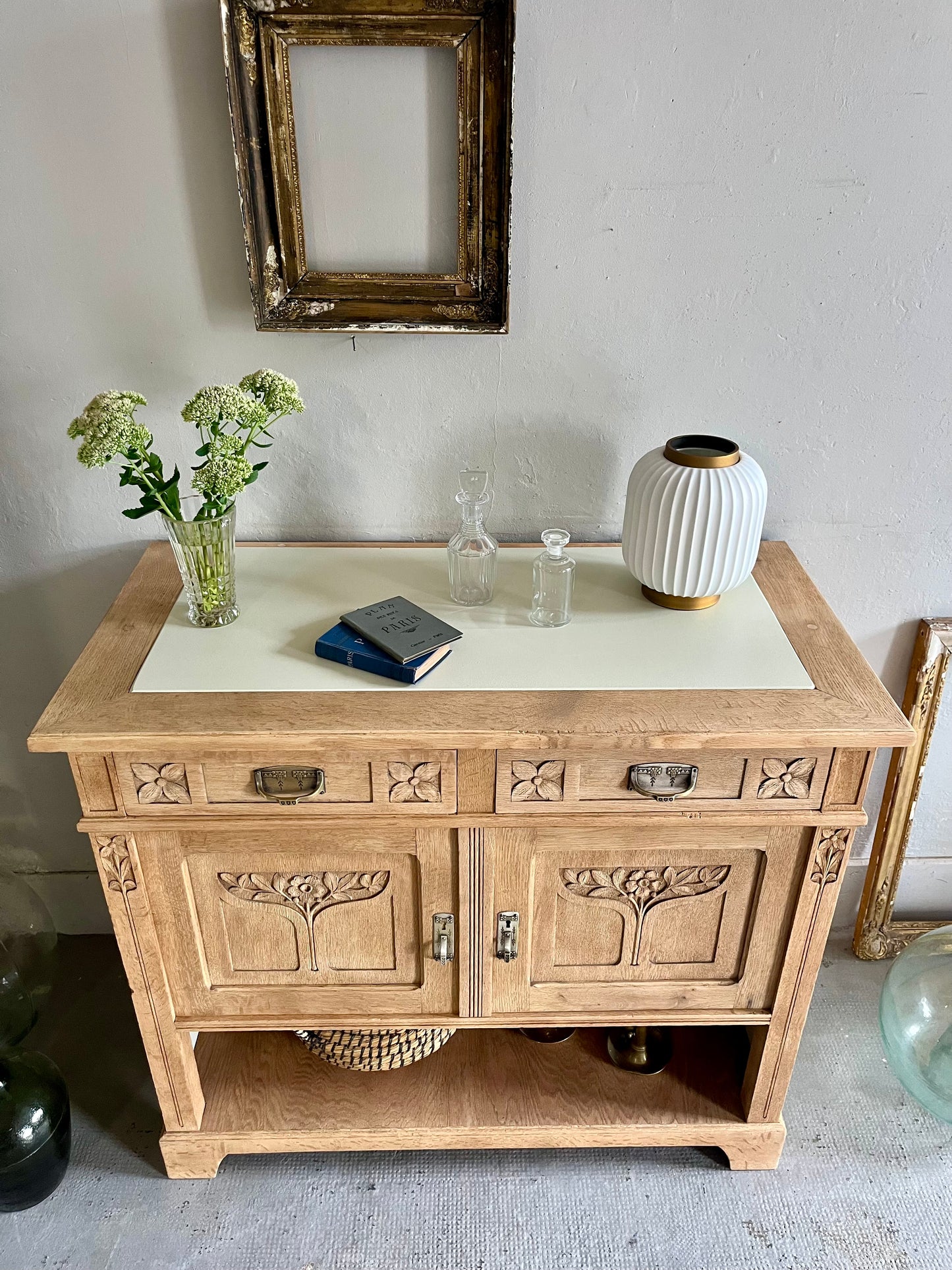 Buffet ancien en chêne sculpté  Meubles Patine