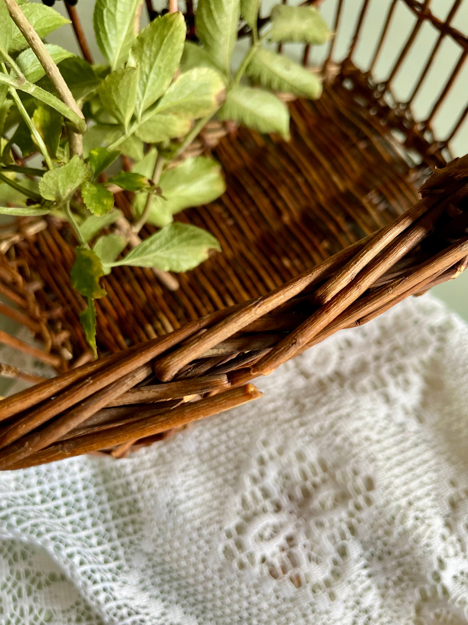 Panier rectangulaire ancien avec anse  Décoration Patine