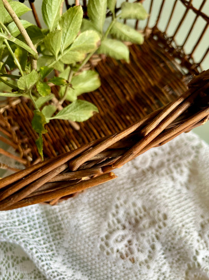 Panier rectangulaire ancien avec anse  Décoration Patine