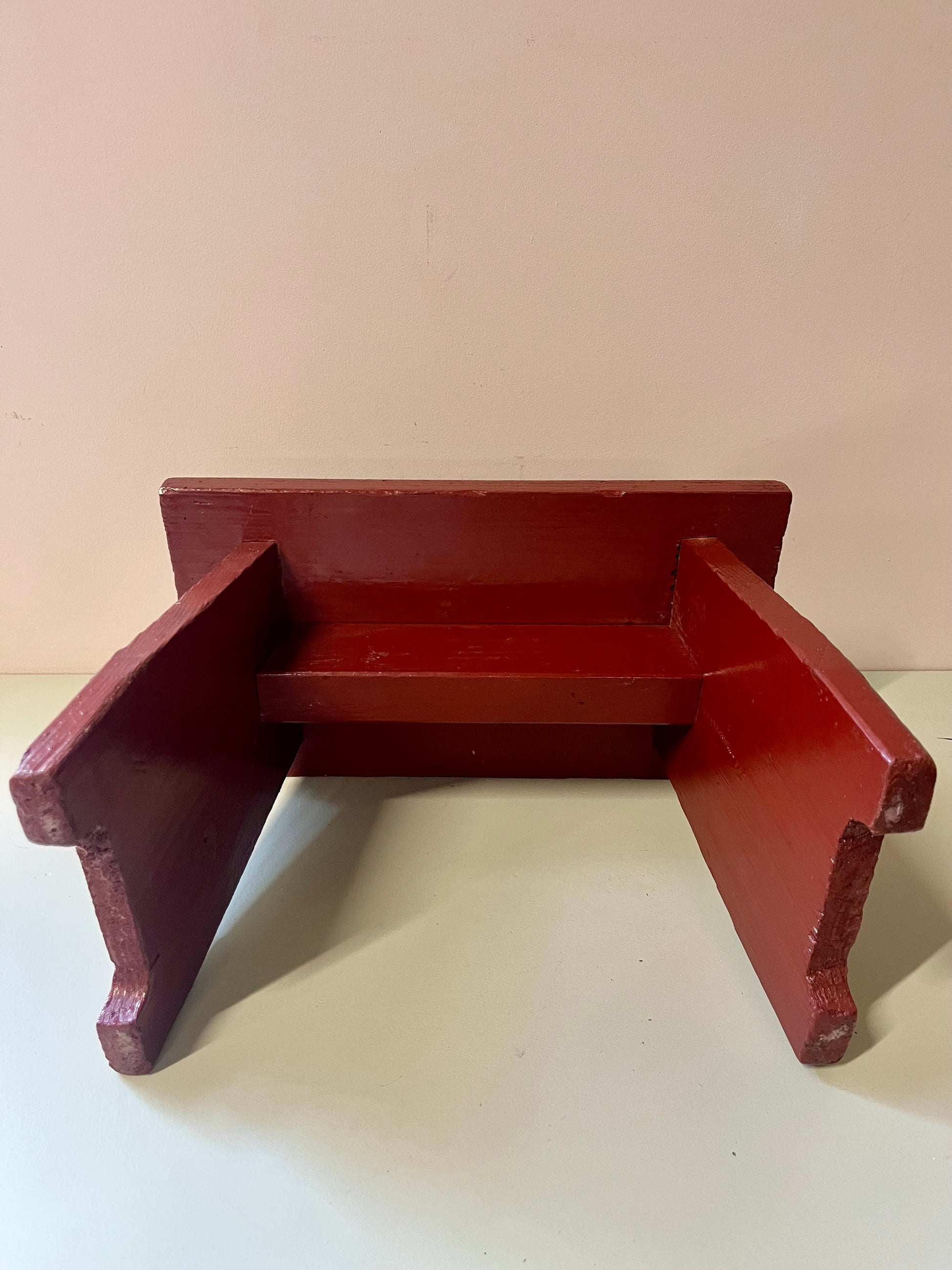 Marche pied ancien bordeau  Meubles Patine
