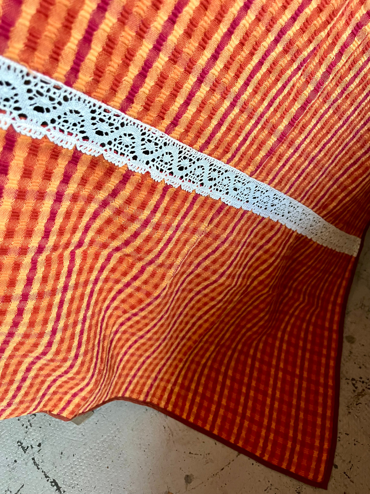 Nappe vintage orange et rouge  Décoration Patine