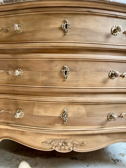 Commode gravée fleurs plateau en marbre