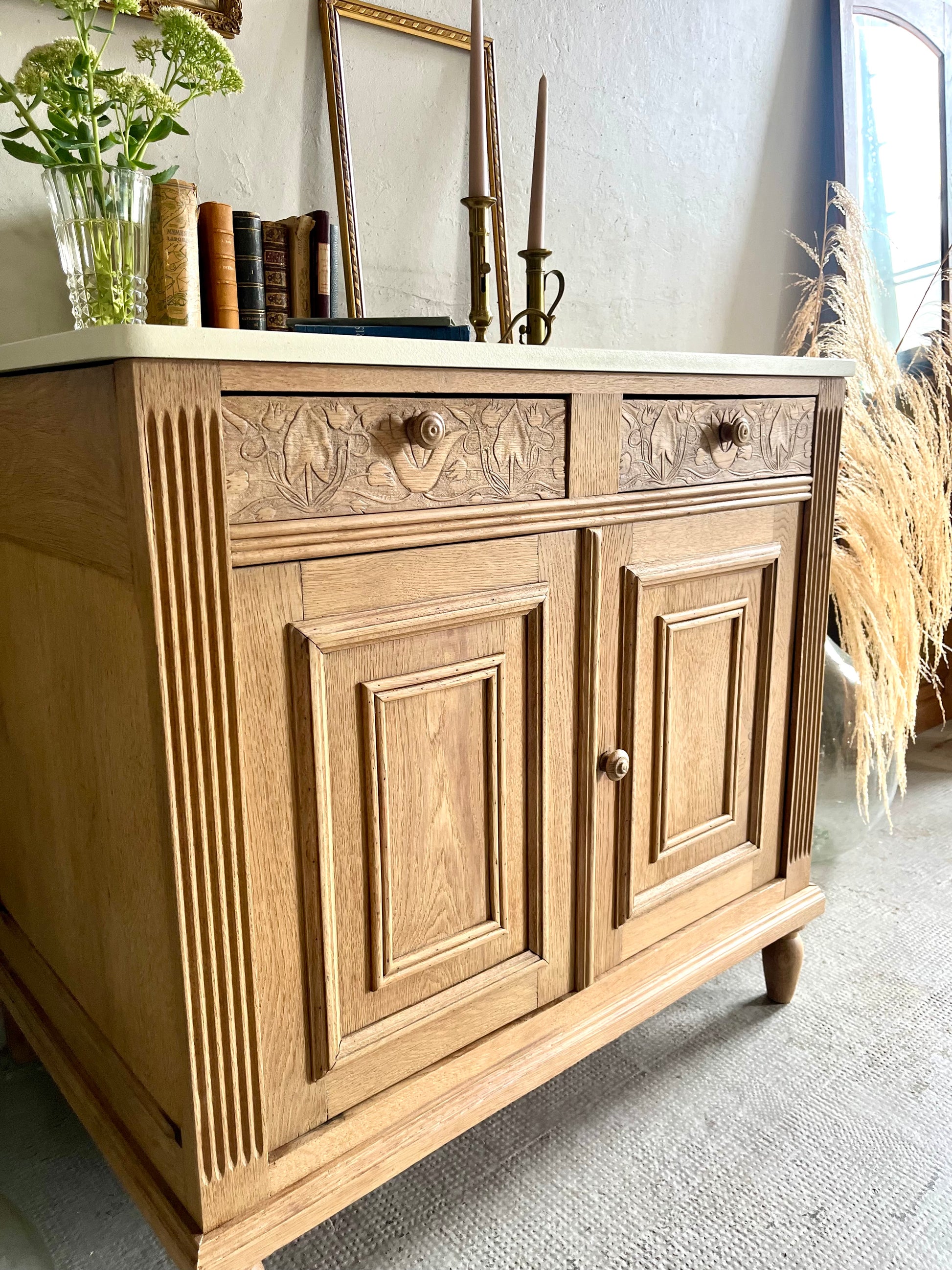 Buffet ancien gravé  Meubles Patine