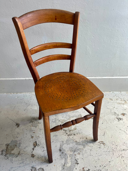 Chaise bistrot ancienne assise étoile