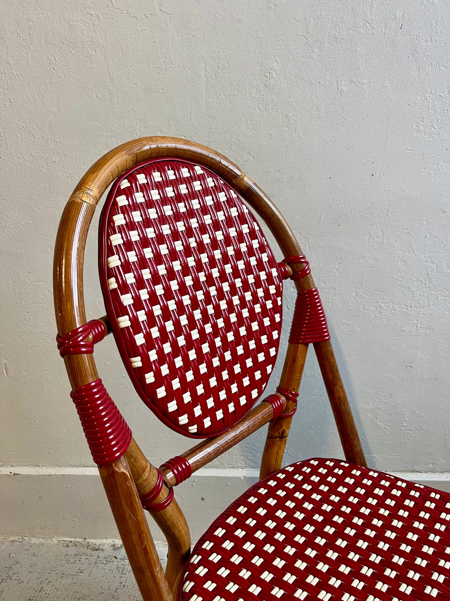 Chaise bistrot de terrasse-style café parisien