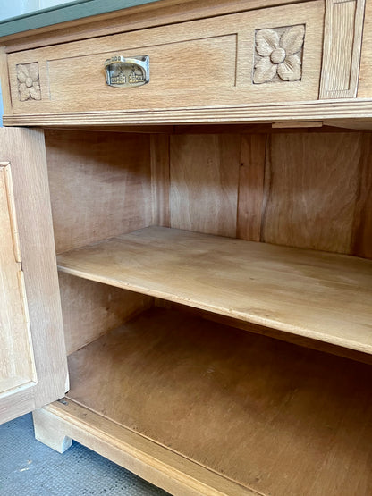 Buffet sculpté en chêne  Meubles Patine