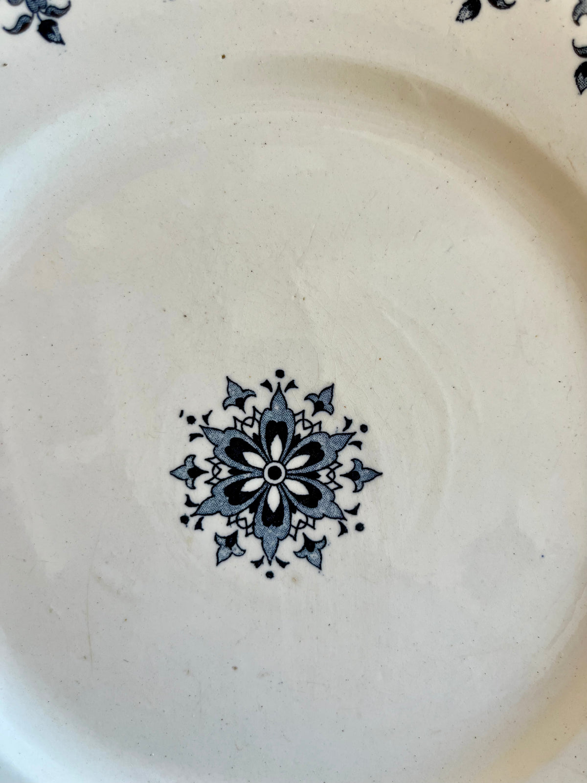 Assiette terre de fer « Gagny »   Patine