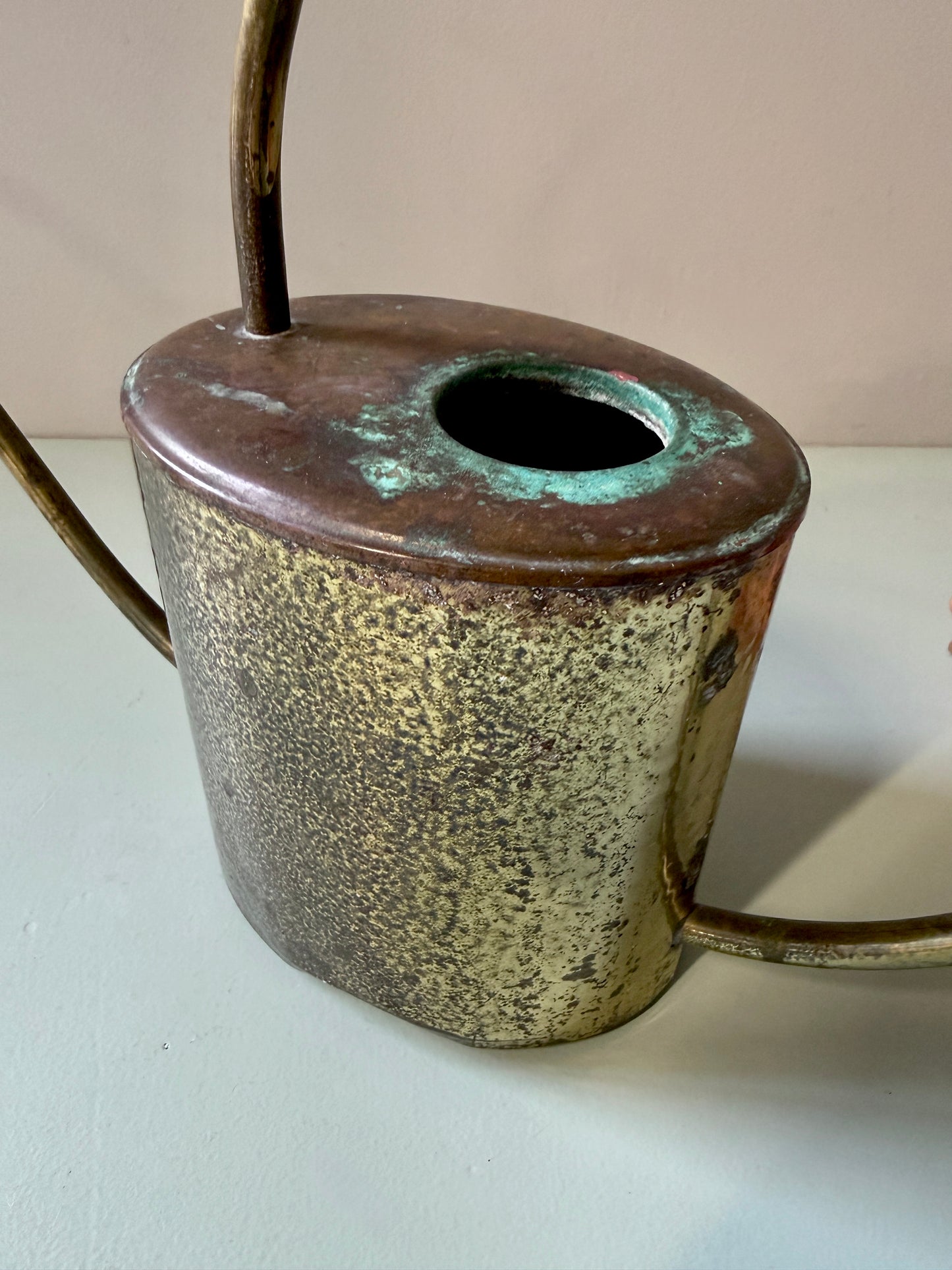 Arrosoir en cuivre martelé vintage